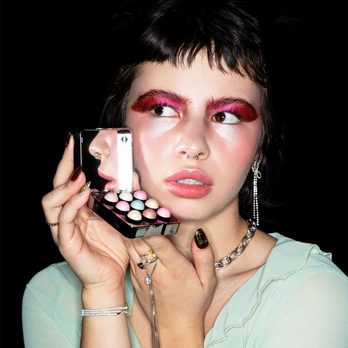 26-10-Brand-Activation-About-Face-Ballet-Beam-Highlighting-Pearls-Brand-Highlight-Teaser-v2-1170x1170px.jpg