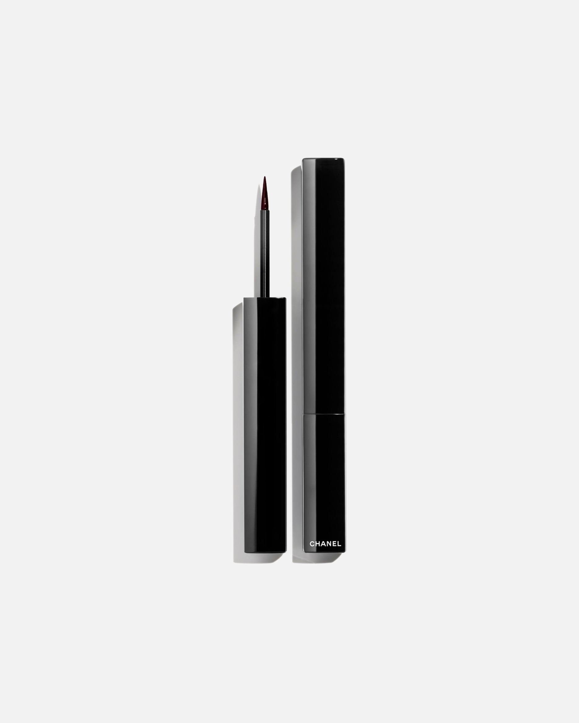 Eyeliner dla Unisex CHANEL LE LINER DE CHANEL NIEZWYKLE PRECYZYJNY PŁYNNY EYELINER – TRWAŁY I ODPORNY NA ROZMAZYWANIE 2.5 ml